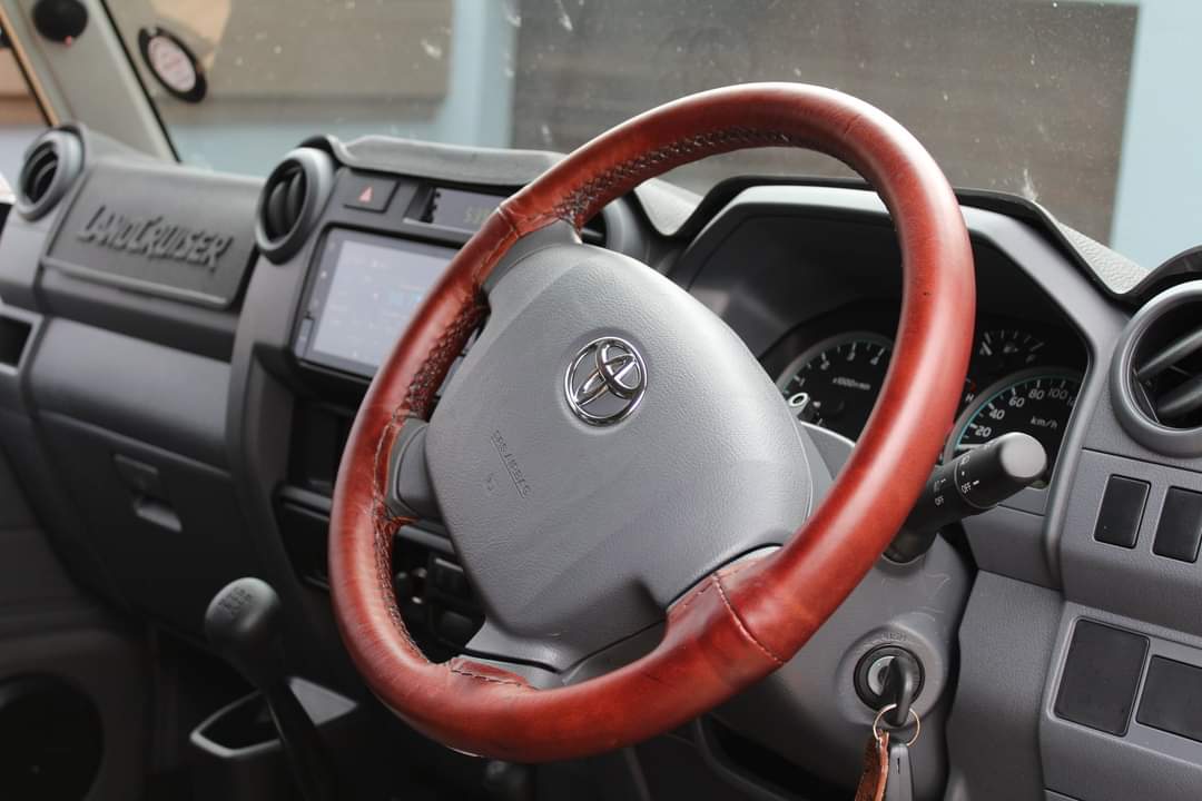 STEERING WHEEL COVER - Image 2