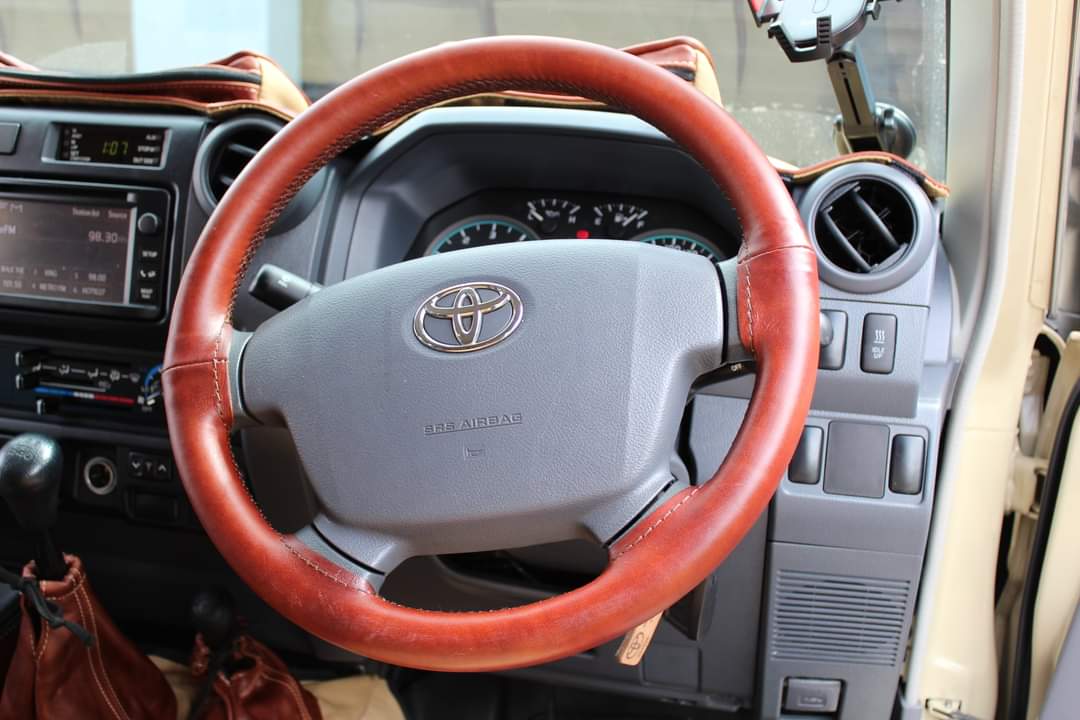 STEERING WHEEL COVER - Image 5